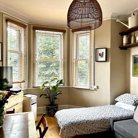 Apartamento Artistic Pied-A-Terre, Steps From The Tube, Moments From London'S Heart Exterior foto